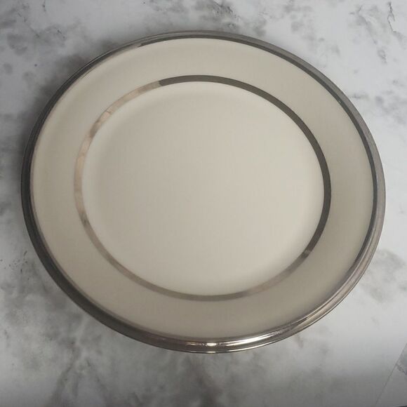 Lenox Other - Lenox Small White and Silver Plate‎